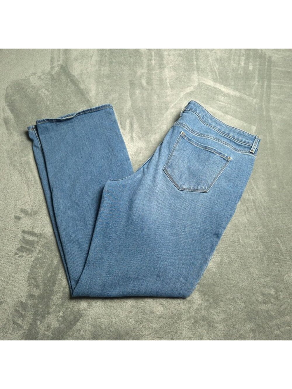 Old Navy Kicker Boot-Cut Jeans Womens 16 Medium Wash Stretch Casual Classic